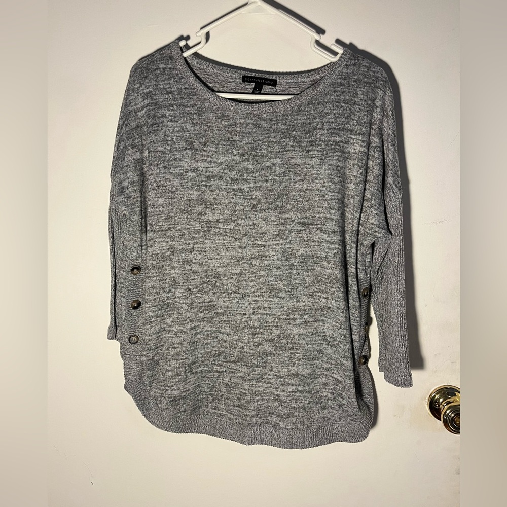 Signature studio Women’s gray pullover sweater